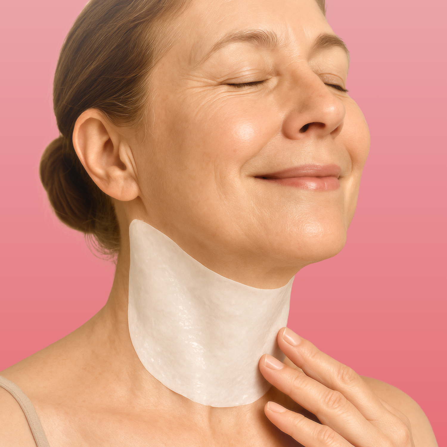 Patch cou Lunaya en utilisation sur peau mature